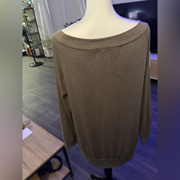 Brand new oversized top size small - Picture 5 of 7